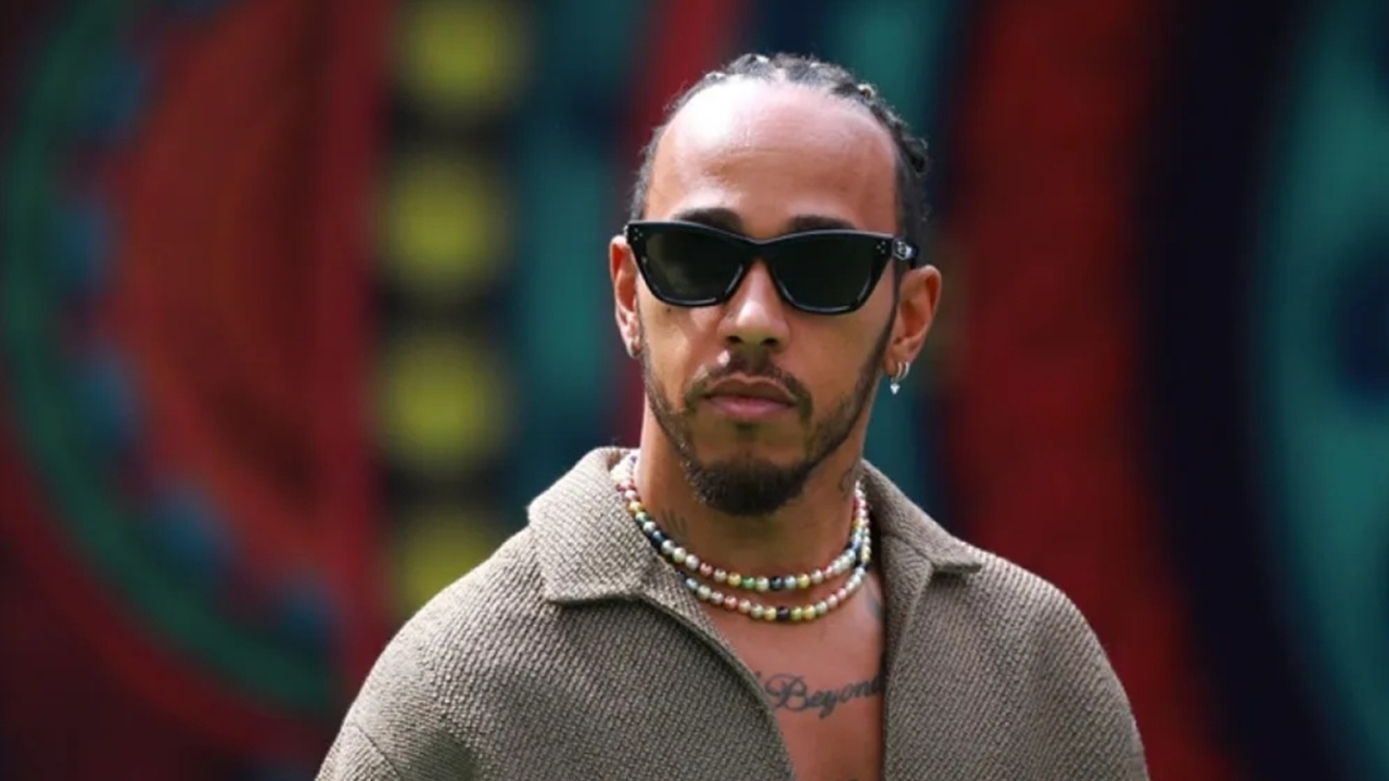 F1 Pilotu Lewis Hamilton’dan Gazze çağrısı: “Yüz binlerce insan evlerinden edildi”