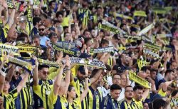 Mağlubiyet sonrası Fenerbahçe taraftarından sert mesaj: “Artık git!”